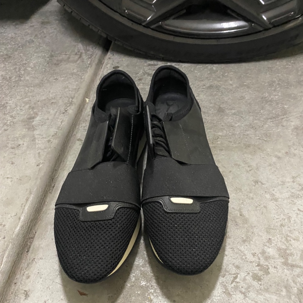 Shoes - Picture 3 of 4
